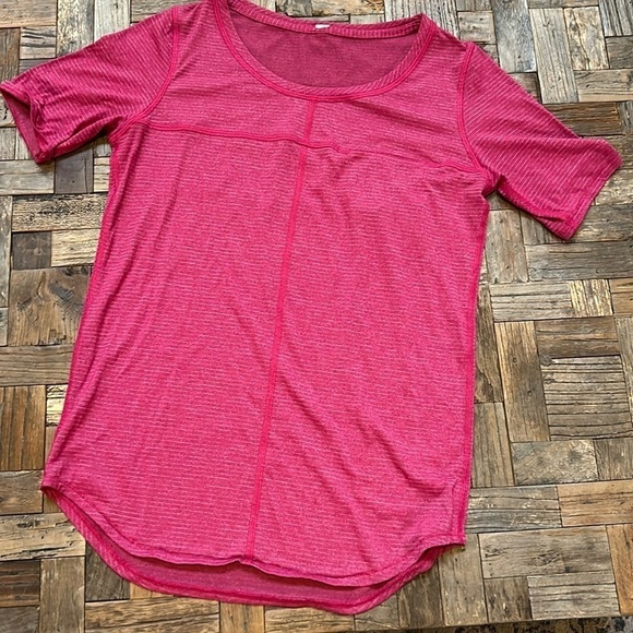Lululemon Run Away T-Shirt Women’s in Heathered Bumble Berry - Picture 1 of 10